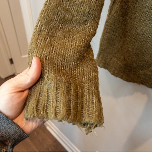 Atmosphere Womens Size 10 Crewneck Sweater Olive Green Drop Shoulder Fuzzy Knit - Picture 4 of 7
